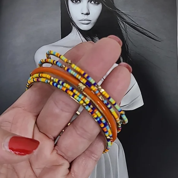 Set of 5 Bangle Bracelets Gold Orange Multicolored Beaded Lightweight Spring Fun - Picture 4 of 4